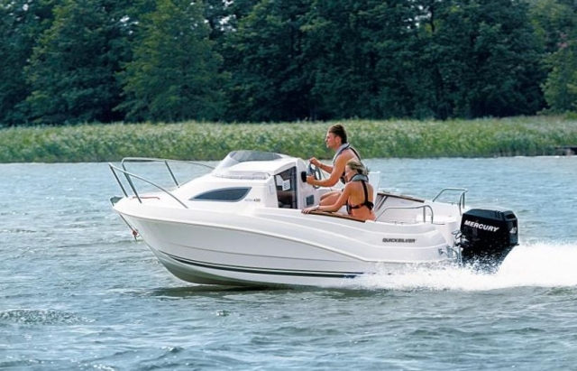 sal a navegar en pareja